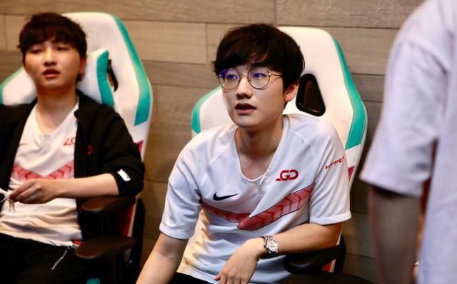 在这个充满 在这个充满