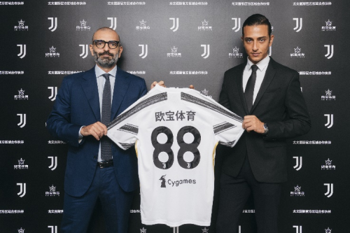 着框架接近 着框架接近